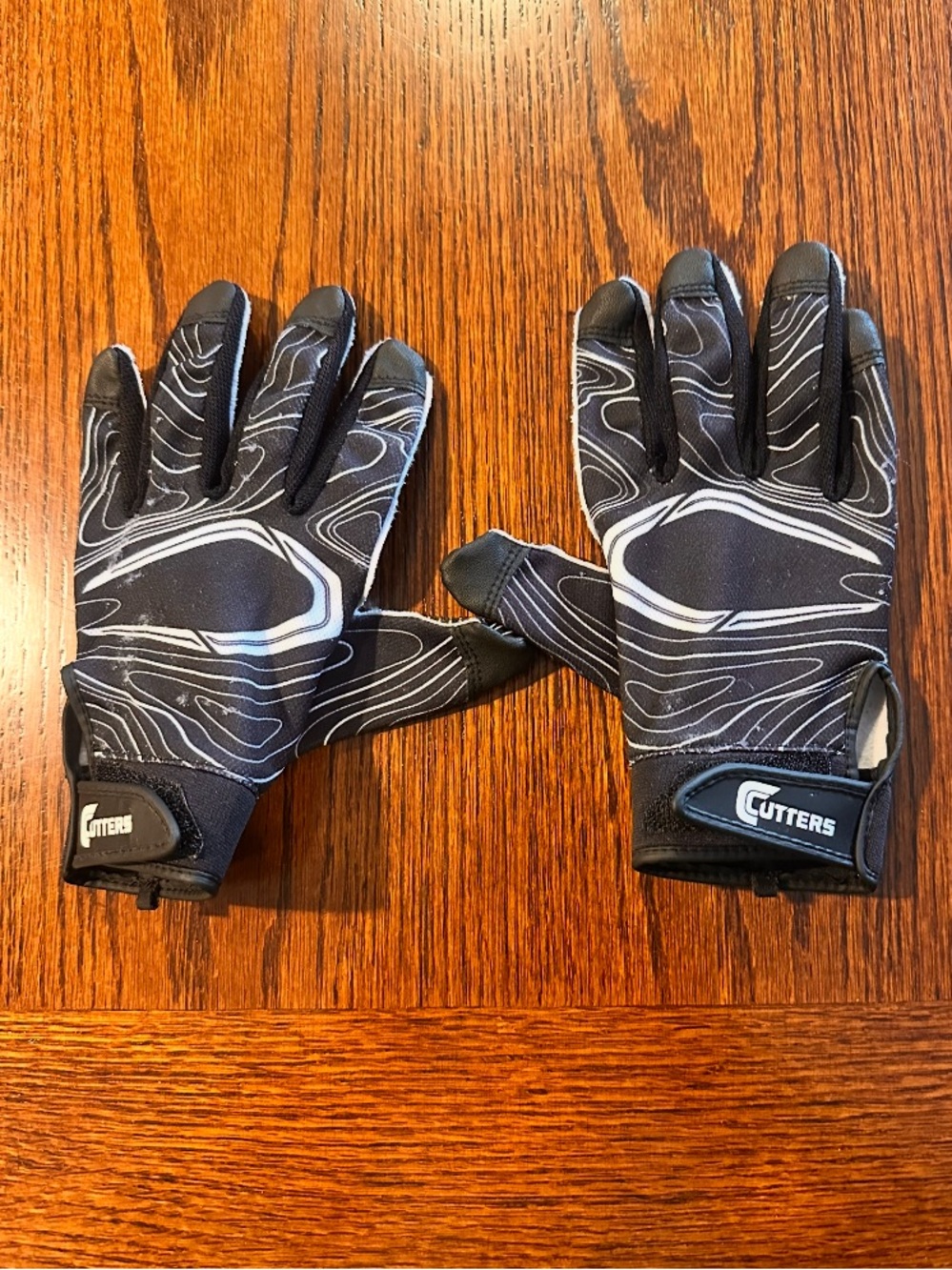 Cutters Game Day Receiver Youth Sports
Gloves - Black Topo